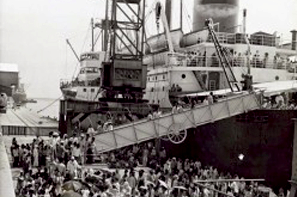 Kapal yang akan membawa jemaah haji Indonesia ke Tanah Suci, Tanjung Priuk, 1938. Het Nationaal Archief/Kemenag.go.id