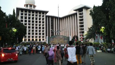 Warga DKI Penuhi Masjid Istiqlal untuk Salat Id