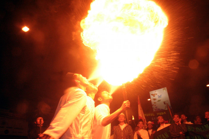 Peserta Pawai Obor Iduladha Terbakar