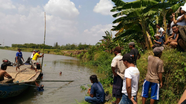 Cuci Daging Kurban, Tiga Santri Tenggelam di Sungai Brantas