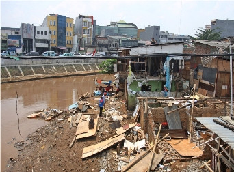 Walikota Minta Warga Bukit Duri Bongkar Sendiri Bangunan Rumahnya