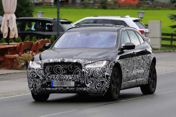 Jaguar Uji Coba F-Pace Listrik