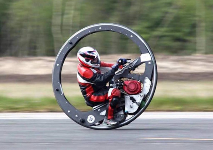 Kecepatan Motor Monowheel Pecah di Inggris