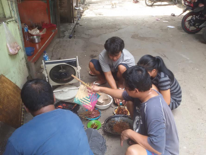 Momen Terakhir <i>Nyate</i> Bareng Warga Bukit Duri