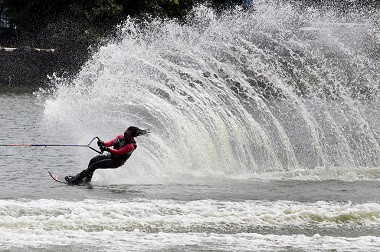 Pawang Ular Ikut Amankan Venue Ski Air di Padalarang