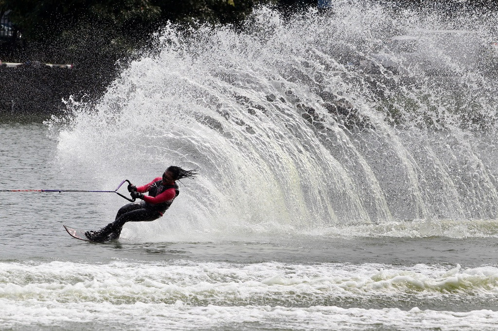 Seorang atlet berlatih ski air, MI - Panca Syurkani