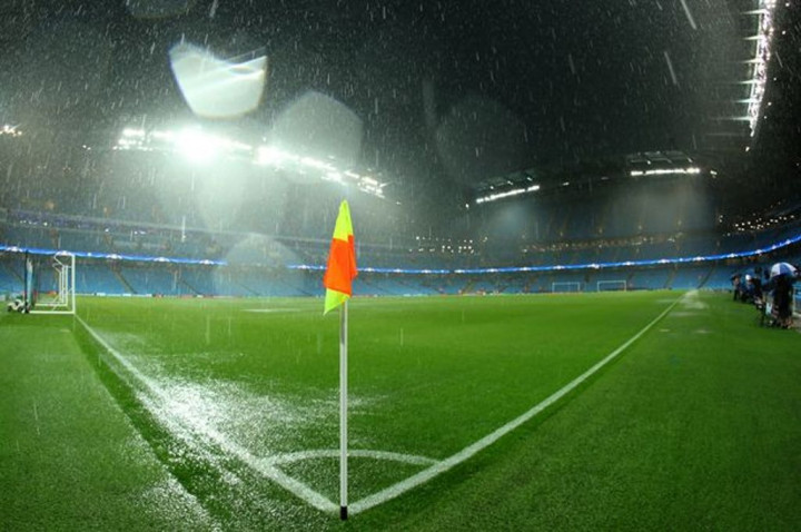 City vs Gladbach Terganggu Hujan Deras, Pertandingan Resmi Ditunda