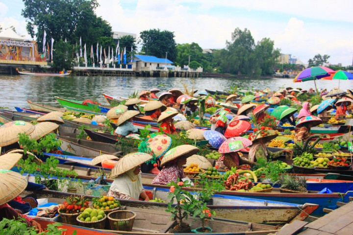 Kalsel Pancing Wisatawan dengan Festival Budaya Pasar Terapung