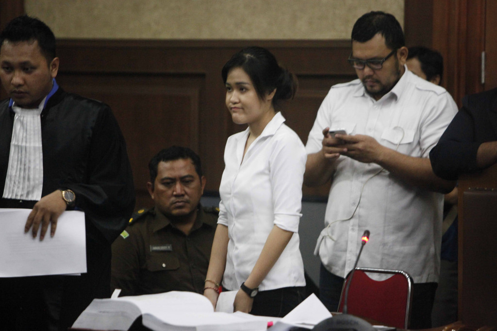 Jessica Kumala Wongso, terdakwa dugaan pembunuhan Wayan Mirna Salihin, di Pengadilan Negeri Jakarta Pusat, Bungur, Senin 5 September 2016. Foto: MI/Rommy Pujianto