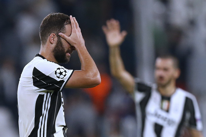 Higuain-Dybala Tumpul, Juventus Ditahan oleh Sevilla