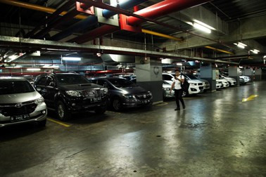 Urai Kemacetan, Pemkot Surabaya Siapkan Parkir dalam Gedung