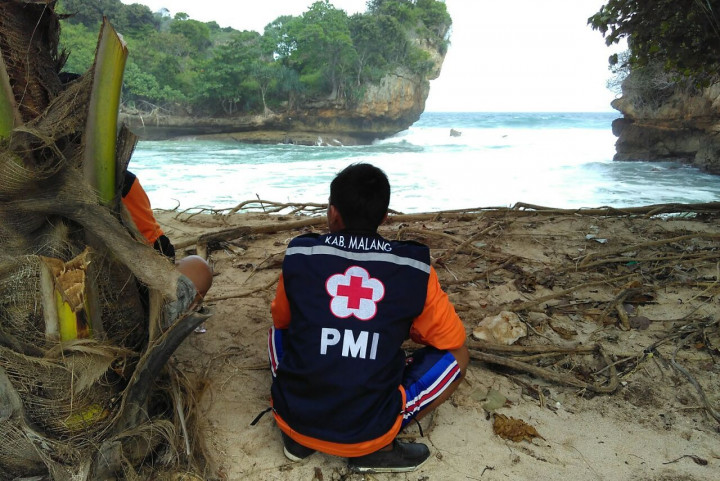 2 Santri yang Terseret Ombak Pantai Selatan Dipastikan Tewas