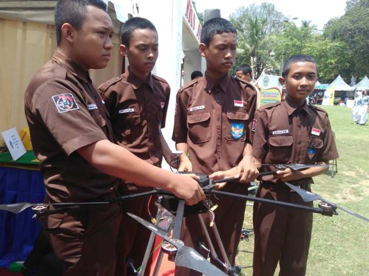 Siswa SMK 2 Wonogiri Rancang <i>Drone</i> Pembawa Pelampung
