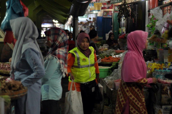 Putus Rantai Kemiskinan, SMGR Suntik Modal ke Pedagang