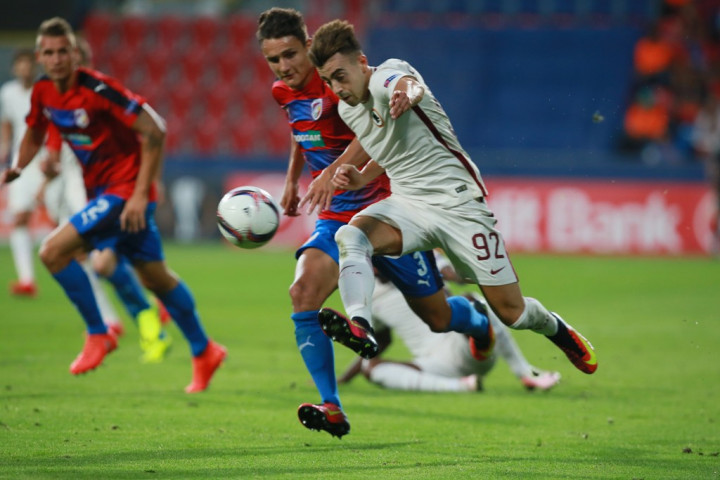 Roma Tertahan di Kandang Victoria Plzen