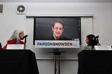 AS Sebut Snowden Karyawan Bermasalah, Bukan <i>Whistleblower</i>