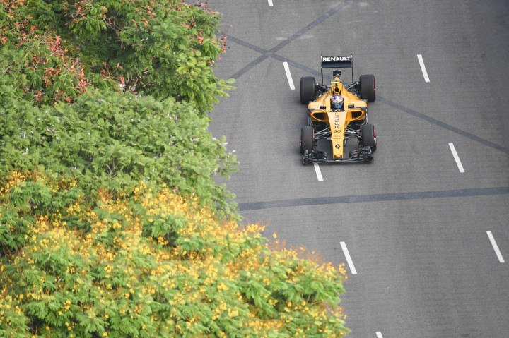 Pembalap F1 GP Singapura Berlatih