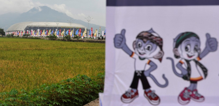 Surili dan Surala Berdansa Bersama Pengunjung