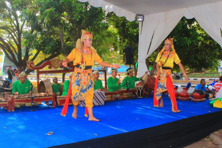 Pentas Kesenian Daerah Meriahkan Venue PON di Cirebon