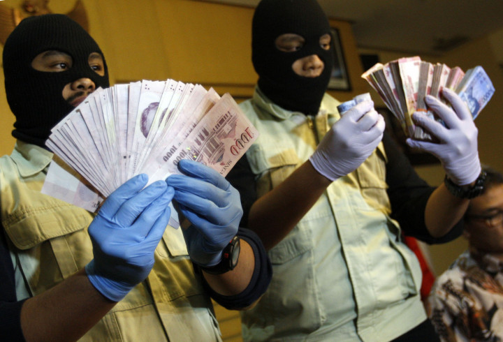 Kronologi Transaksi Suap Rp100 Juta di Rumah Irman