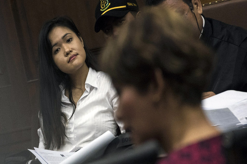 Terdakwa kasus pembunuhan Wayan Mirna Salihin, Jessica Kumala Wongso, mendengarkan keterangan saksi ahli yaitu ahli dalam sidang lanjutan di PN Jakarta Pusat -- ANT/Sigid Kurniawan