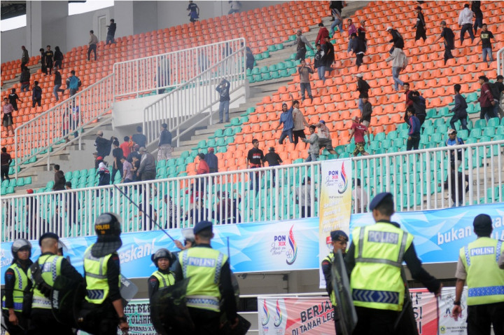 Ini Kata Ahok soal Bentrok Suporter di Stadion Pakansari