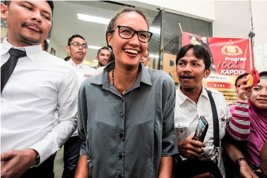 Nadine Chandrawinata tak Ketahui Senjata Api Gatot Asli