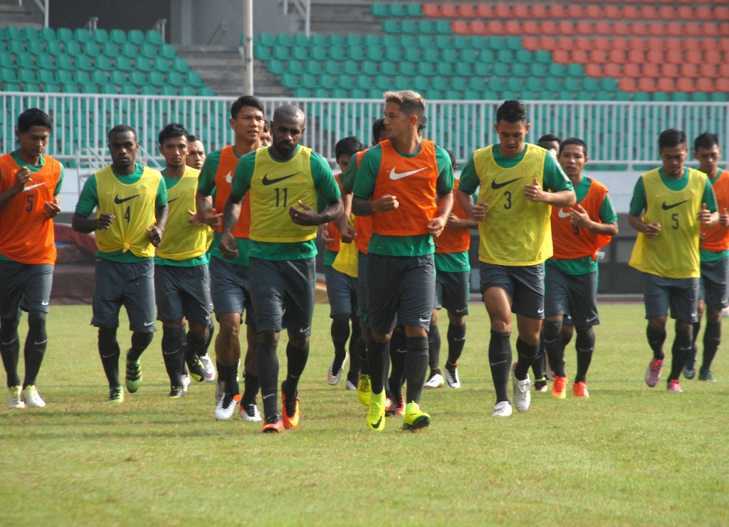 Timnas senior saat berlatih beberapa waktu lalu (Foto: Antara/Yulius Satria Wijaya)