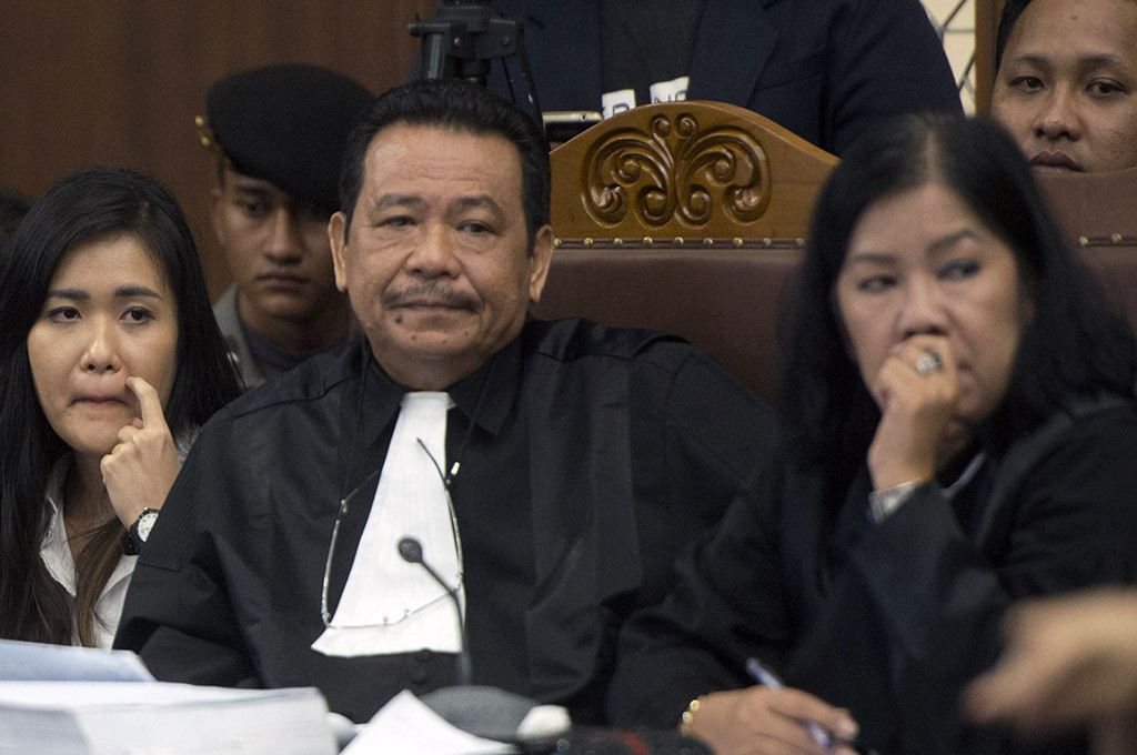 Terdakwa kasus kematian Mirna Wayan Salihin, Jessica Kumala Wongso, saat mendengarkan keterangan saksi ahli dalam sidang di PN Jakpus, Senin (19/9/2016) -- ANT/Rosa Panggabean