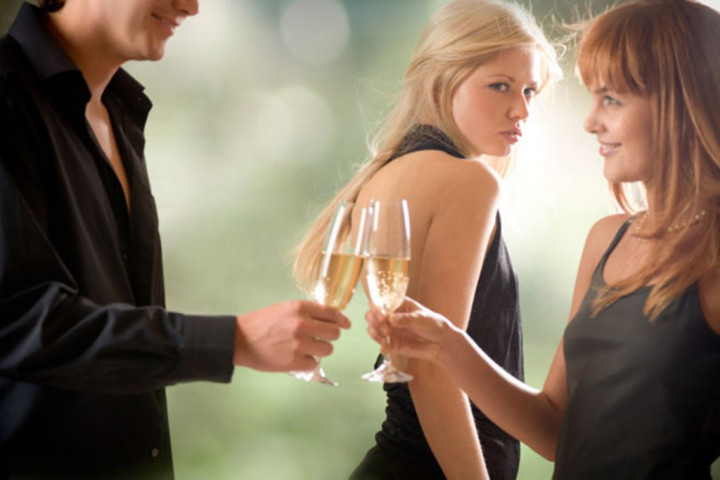 Jangan Biarkan Hati Terbakar Cemburu, Ini Cara Menangkalnya