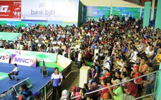Arena Bulu Tangkis Penuh, Ratusan Penonton Tertahan di Pintu Masuk