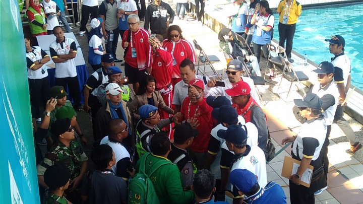 Cabor Renang Indah Ricuh, Jadwal Molor