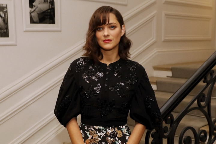 Marion Cotillard Heran Dikaitkan dengan Perceraian Brad Pitt & Angelina Jolie