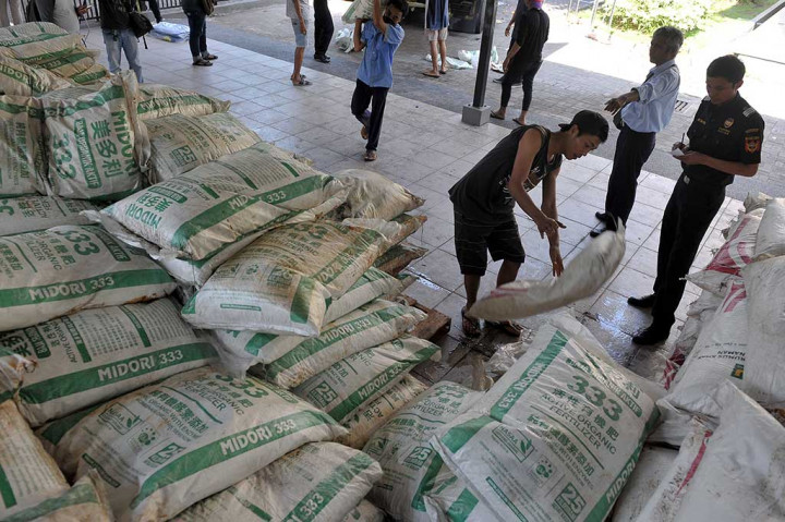 Bea Cukai Bali Sita 30 Ton Amonium Nitrat Ilegal