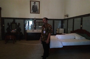 Warga Dapat Masuk ke Kamar Bung Karno di Solo