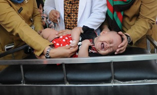 Perkembangan Kasus Vaksin Palsu Dipertanyakan