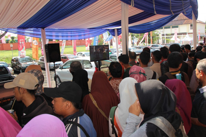 Ratusan Suporter Bulu Tangkis Menonton dari Luar <i>Venue</i>