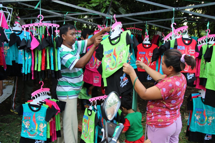Tidak laku di Bandung, Pedagang Pernak Pernik PON Serbu Cirebon
