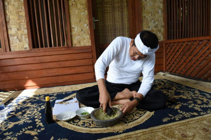 Lestarikan Budaya Sunda, Bupati Purwakarta Terima Penghargaan dari Kemendikbud