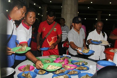 Gambyong Jadi Menu Pesta Atlet dengan Bupati Indramayu
