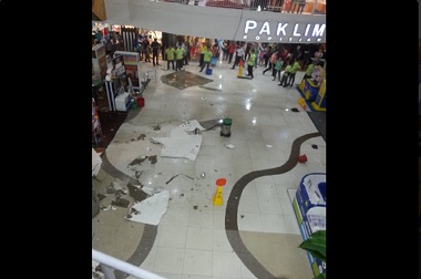 Hujan Deras Guyur Jakarta, Atap Mall Kalibata Ambruk