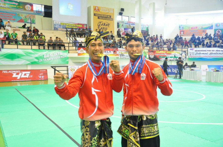 Hendy-Yolla Persembahkan Emas DKI Jakarta dari Pencak Silat