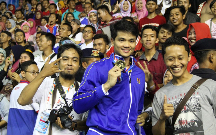 Tiga Atlet Bulutangkis Putra Ini Menjadi Buruan Penonton di Cirebon