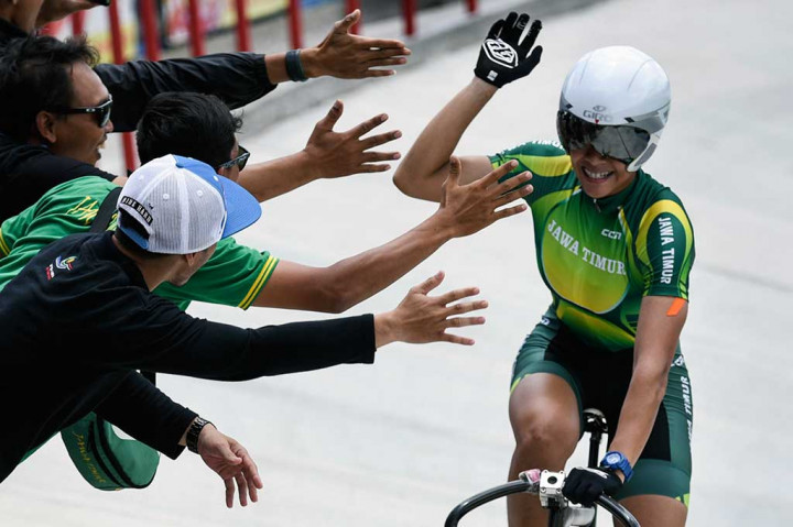 Elga Rebut Emas Balap Sepeda 500 M Time Trial Putri
