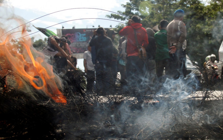 DPRD Gowa Dibakar Massa Mengatasnamakan Keluarga Kerajaan