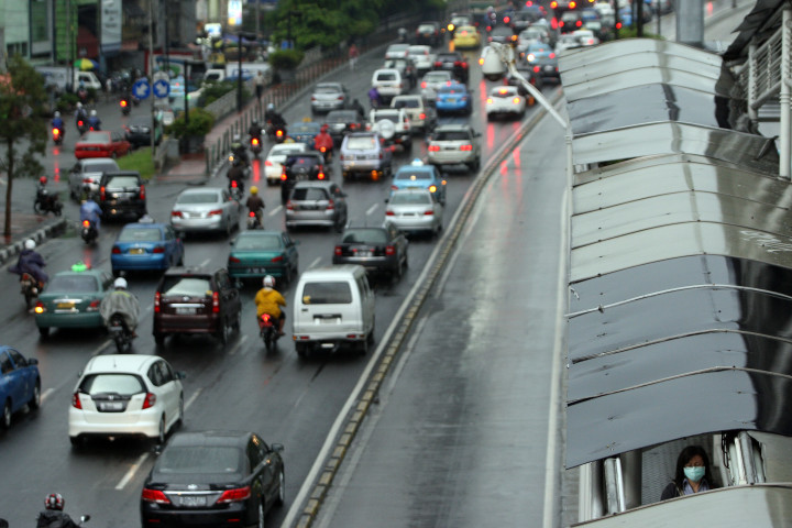 Wajah JPO Tosari, Dari Lampu Dililit Plastik Hingga Lift Mati