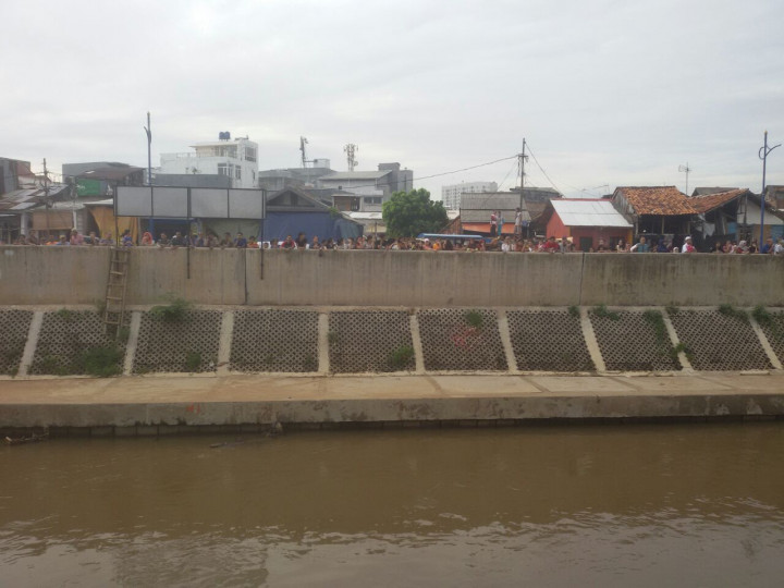 Penggusuran Kawasan Bukit Duri Jadi Tontonan Warga Kampung Pulo