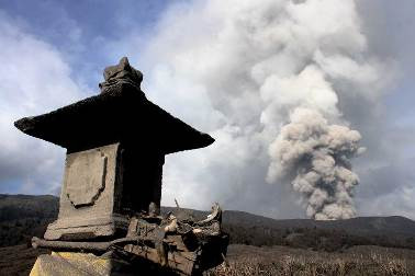 Bromo Berstatus Siaga, Wisatawan Dilarang Menuju Puncak