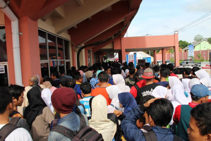 Final Bulu Tangkis PON 2016 Dipadati Penonton