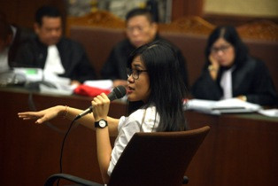 Jessica Membantah Kesaksian Manajer Kafe Olivier